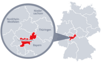 Diese Grafik zeigt eine Karte von Deutschland mit einer detaillierten Ansicht der Region Südosthesse. Südosthesse ist in Rot hervorgehoben und liegt im westlichen Teil Deutschlands. Ein Lupensymbol vergrößert diesen Bereich, um die Lage genauer darzustellen. 